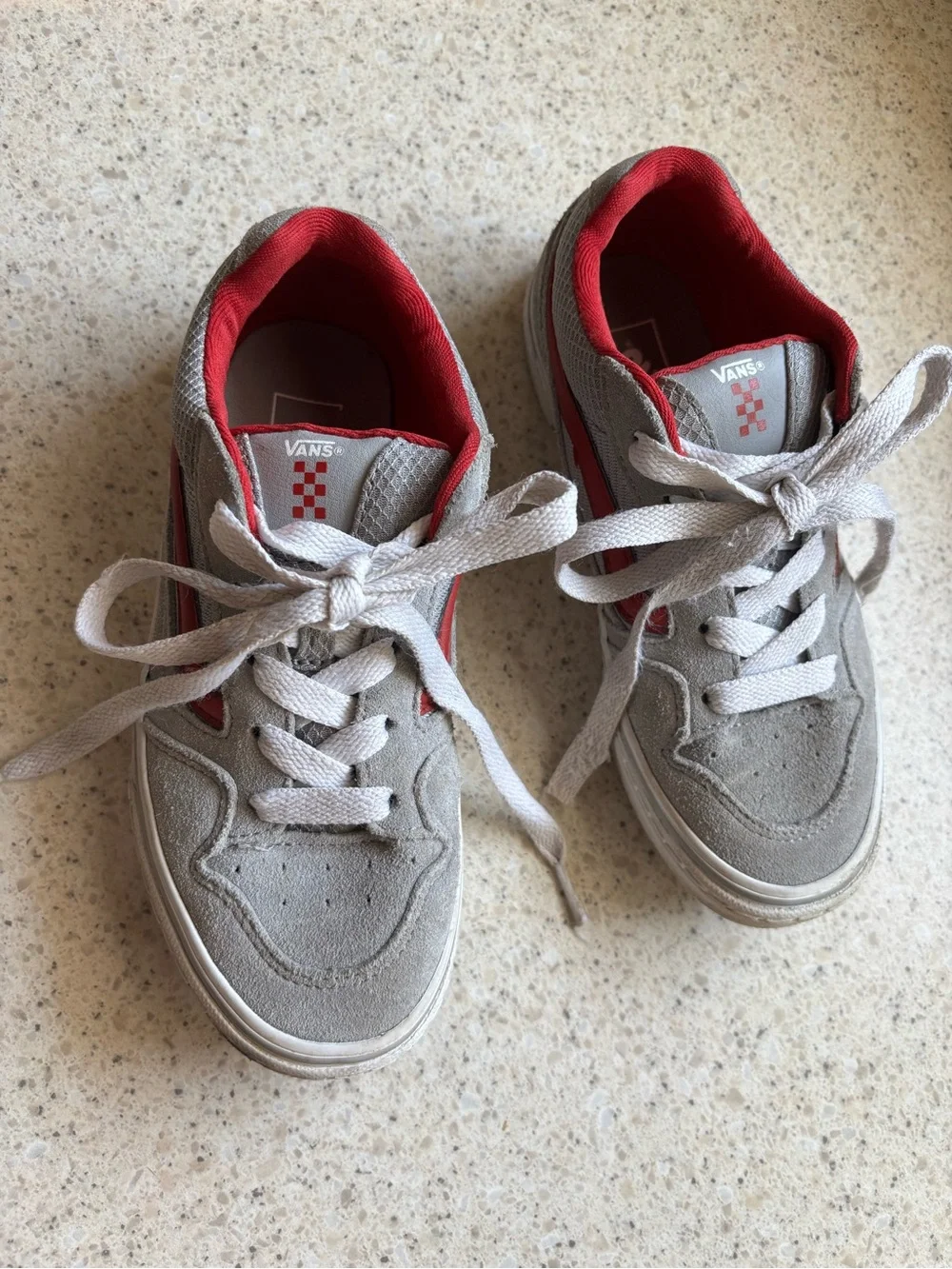 Vans - Kids Gray White and Red Low-Top Skate Sneakers Shoes for Boys in size 2